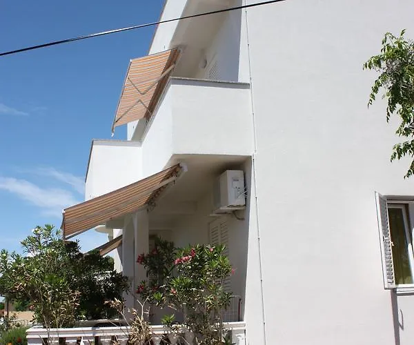 Maris - Renovated 2026 Apartman Pag Town