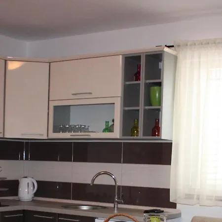 Kaja Apartment *