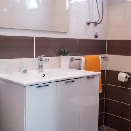 Villa Una Maris - Renovated 2026 아파트 파그