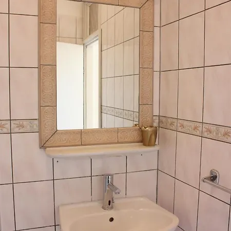 Kaja Apartment *
