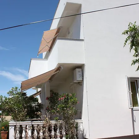 Maris - Renovated 2026 Daire Pag Town
